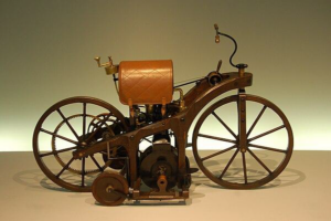 Daimler-Reitwagen ja Harley-Davidsoni chopper ehk millest sai alguse mootorrattakultuur?